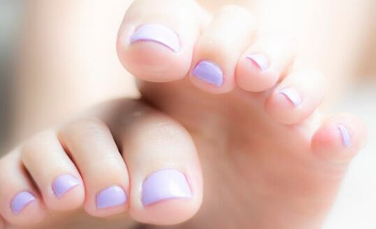 Večerní rituály pro vaše chodidla: Dopřejte nohám péči po celém dni